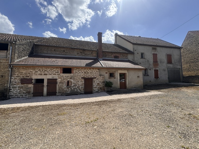 Maison familiale avec jardin a Semur-en-Auxois